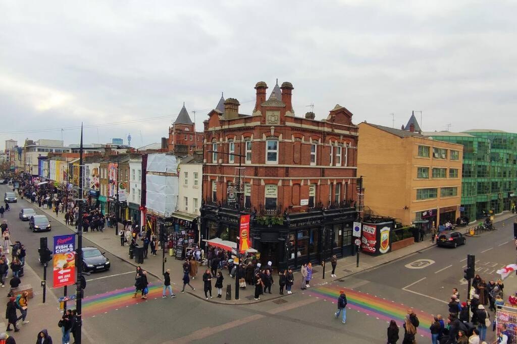 Cyber-Art Studio In Camden London Exterior foto